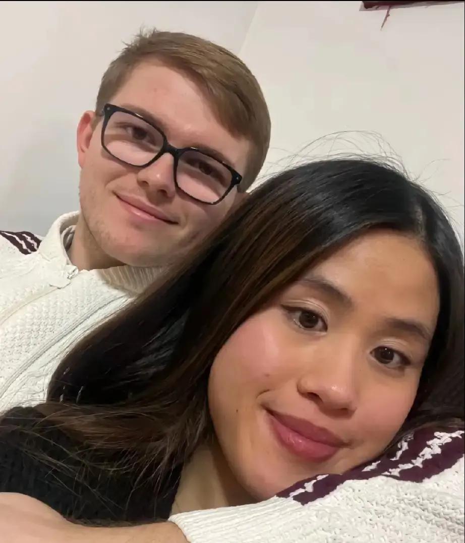 19岁世界冠军女友曝光，全网吵翻
 
她比Félix大三岁，长相普通。弹幕刷满“