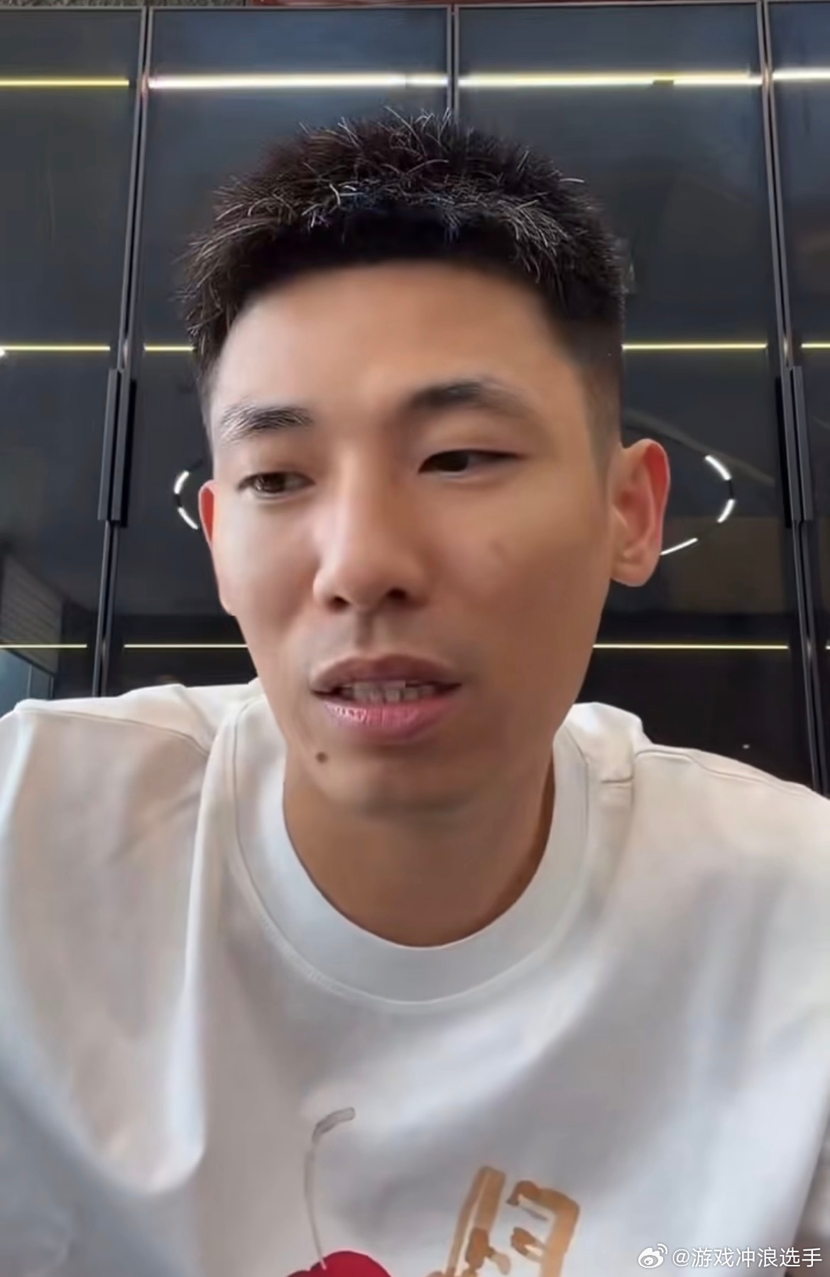 旭旭宝宝回应言论争议他的问题不是说自己粉丝日子过的一地鸡毛，还天天管人家票房的事