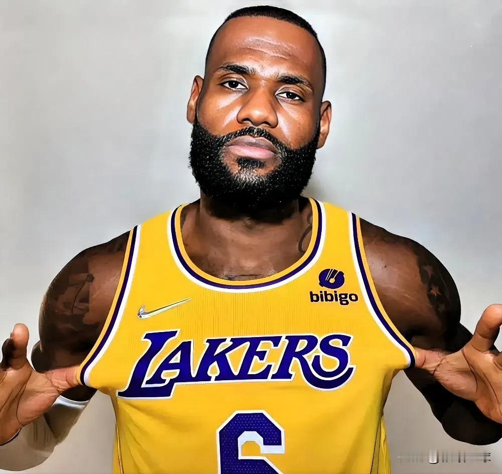 詹姆斯在效力湖人的7年间拿下三冠+2mvp+1fmvp，是同时期全联盟荣誉最硬的