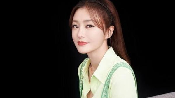 你知道吗？演员秦岚在近日播出的综艺中自曝患病并接受了声带手术。她透露，因长期受嗓