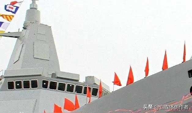 国之重器再添新锐，055型万吨大驱家族正式迎来十舰同列的高光时刻。2026年3月