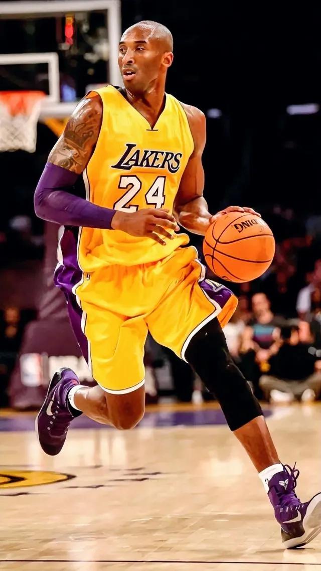 满打满算，NBA现役球员中最有希望打破科比单场81分记录的，仅有以下这五位：

