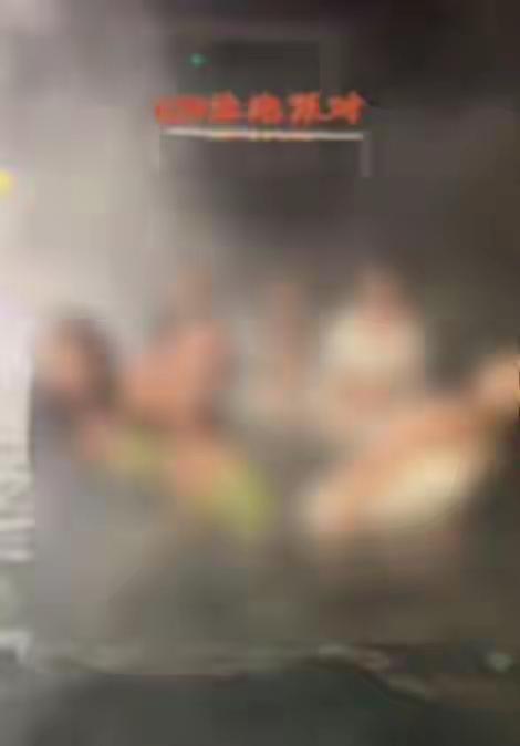 4400万粉丝网红“刘二狗”办泳池派对并直播，涉嫌低俗擦边，快手：账号违规，已被