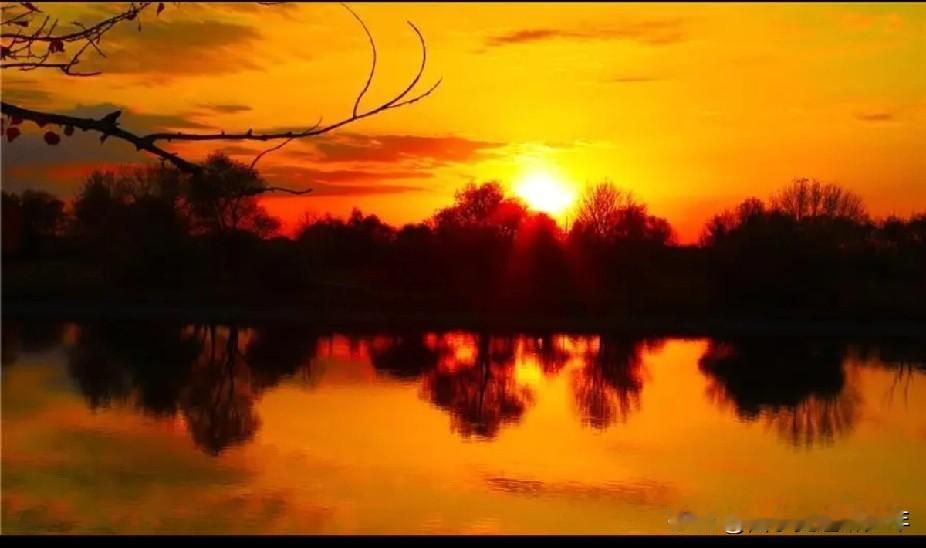 三五七言•知识与认知
知识山，难攀爬，
多少人仰望？多少人俯视？
认知准确向阳坡