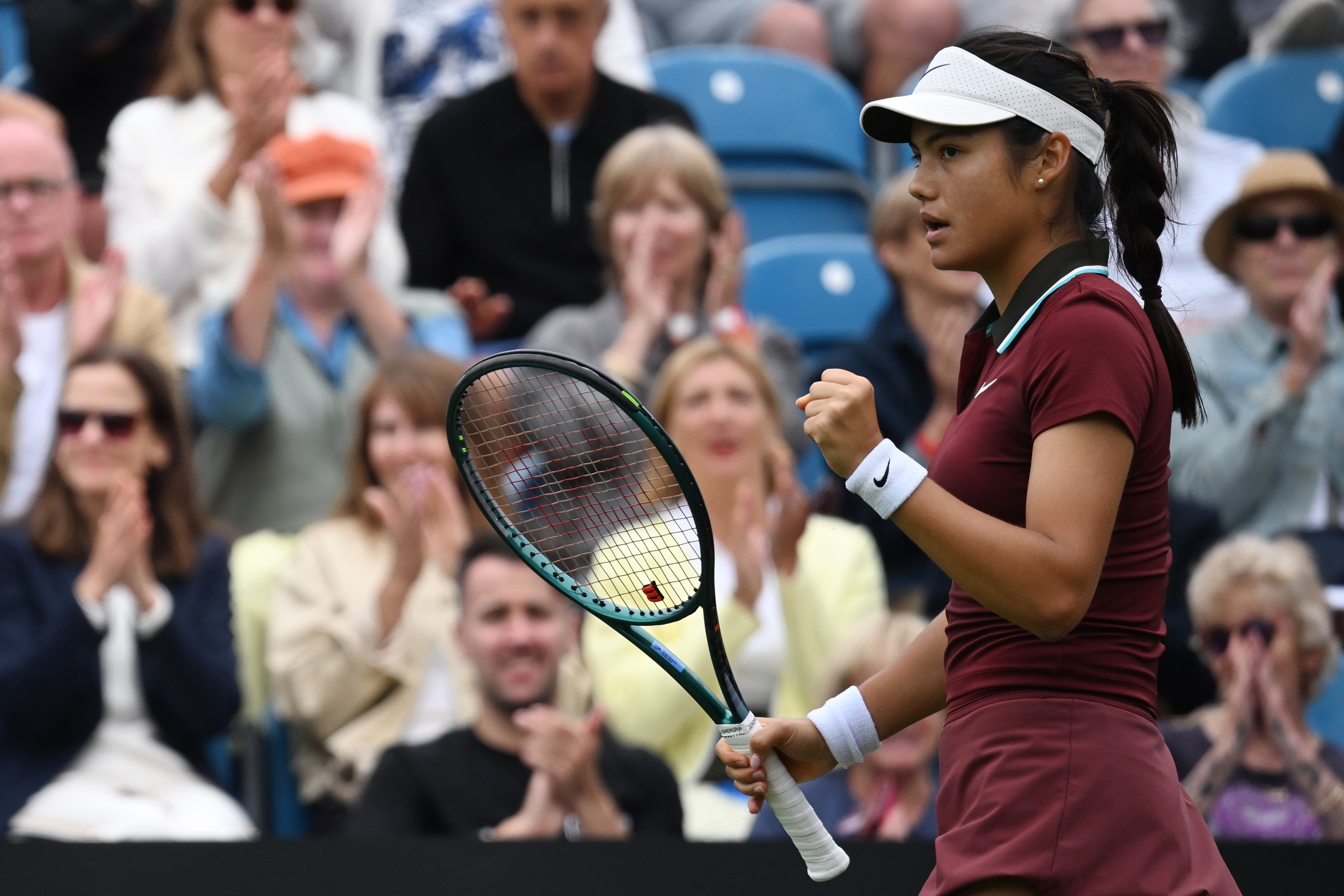 WTA250伊斯特本站，7号种子拉杜卡努以6-7(5) 6-3 6-1逆转安·李