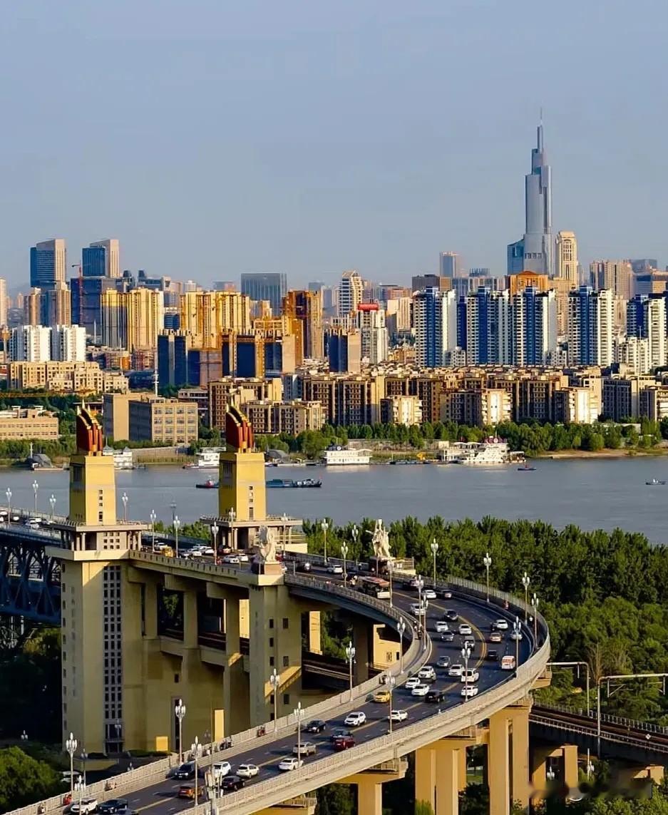 国内又一个2万亿城市要诞生了！

南京发布2026年前三季度GDP14959.1