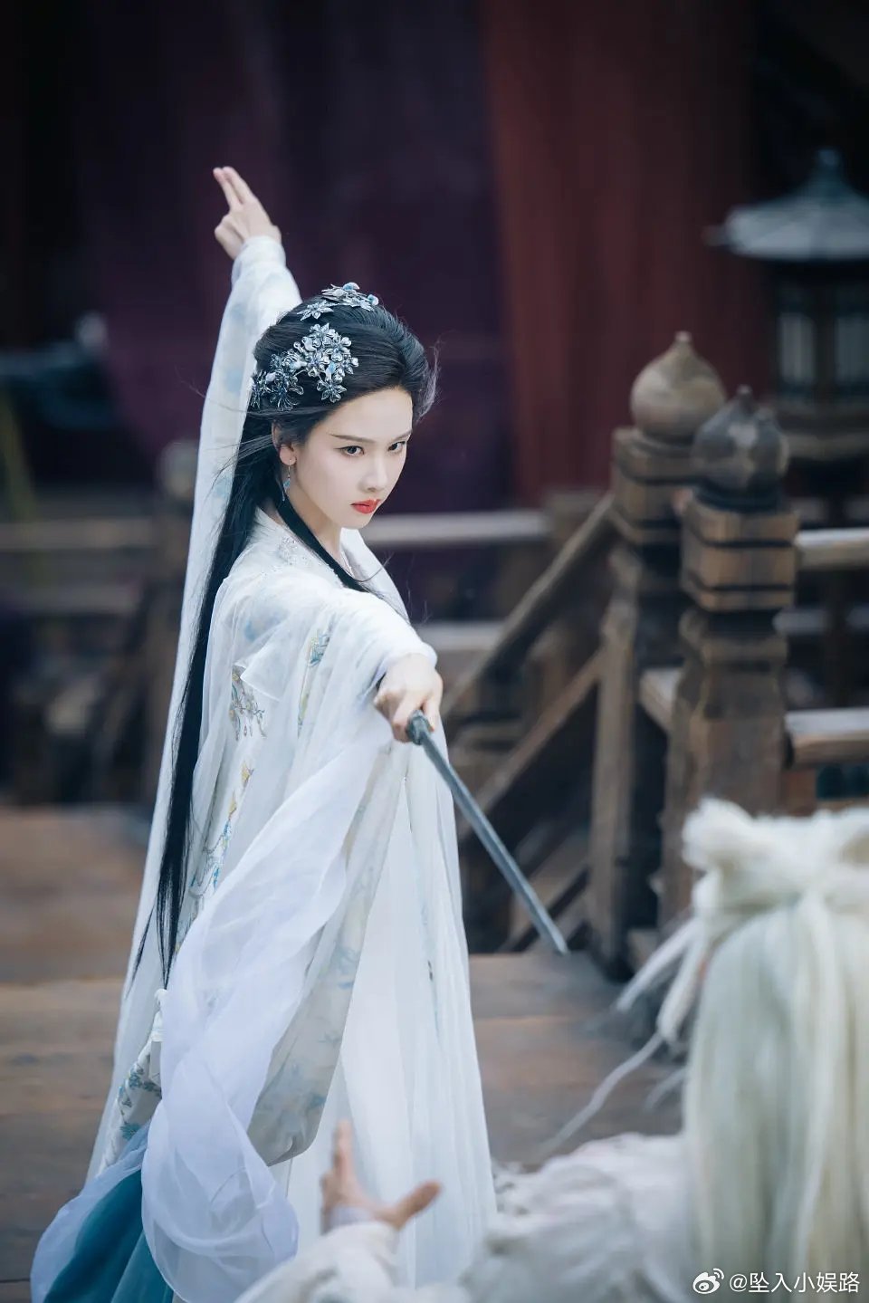 陈都灵为什么甘愿成为鞠婧祎的女配 