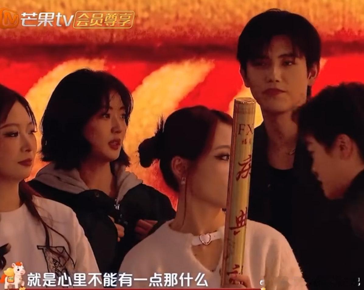 陈飞宇孙千i人属性藏不住了俩 i 人凑一起，只会变得更安静，只能靠眼神和小动作交