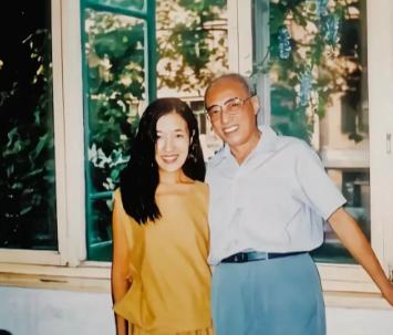 [微风]1986年，65岁的火箭专家杨南生娶了29岁的张严平。张严平的父母不同意