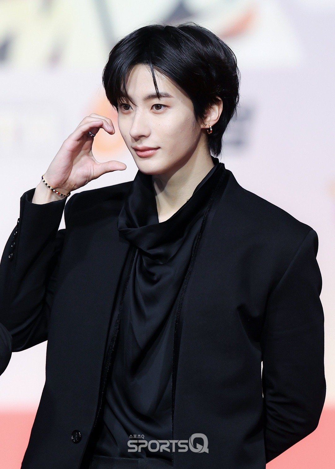 李灿荣｜2025 SBS歌谣大战越发俊朗且拥有184身高的ANTON，线下活动自