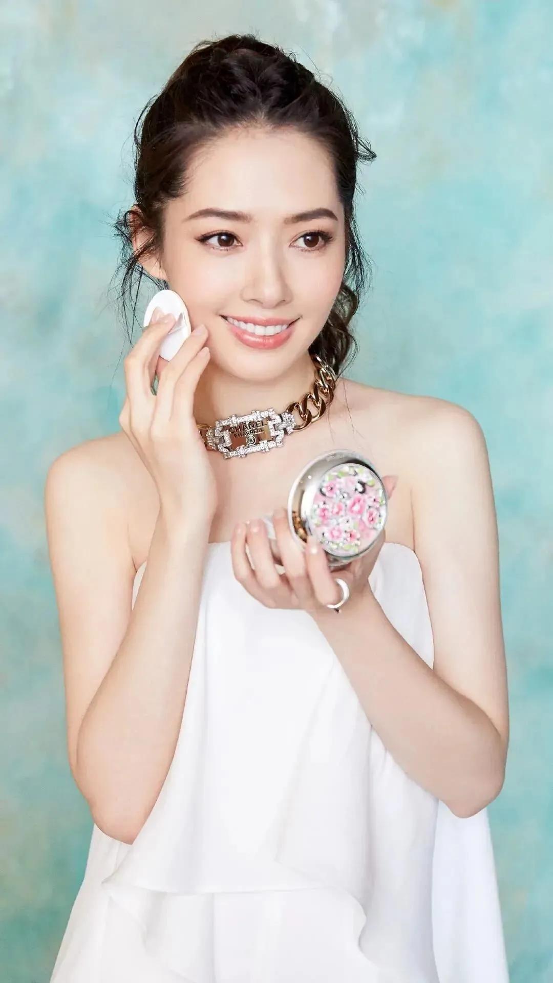 郭碧婷是一位备受欢迎的中国台湾演员，她在演艺界有着非常出色的表现，并且一直保持着