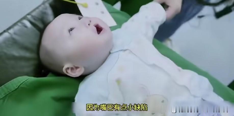 出生刚9天就被抛弃在田地里，
还好孩子碰到了好心人，不幸中万幸！