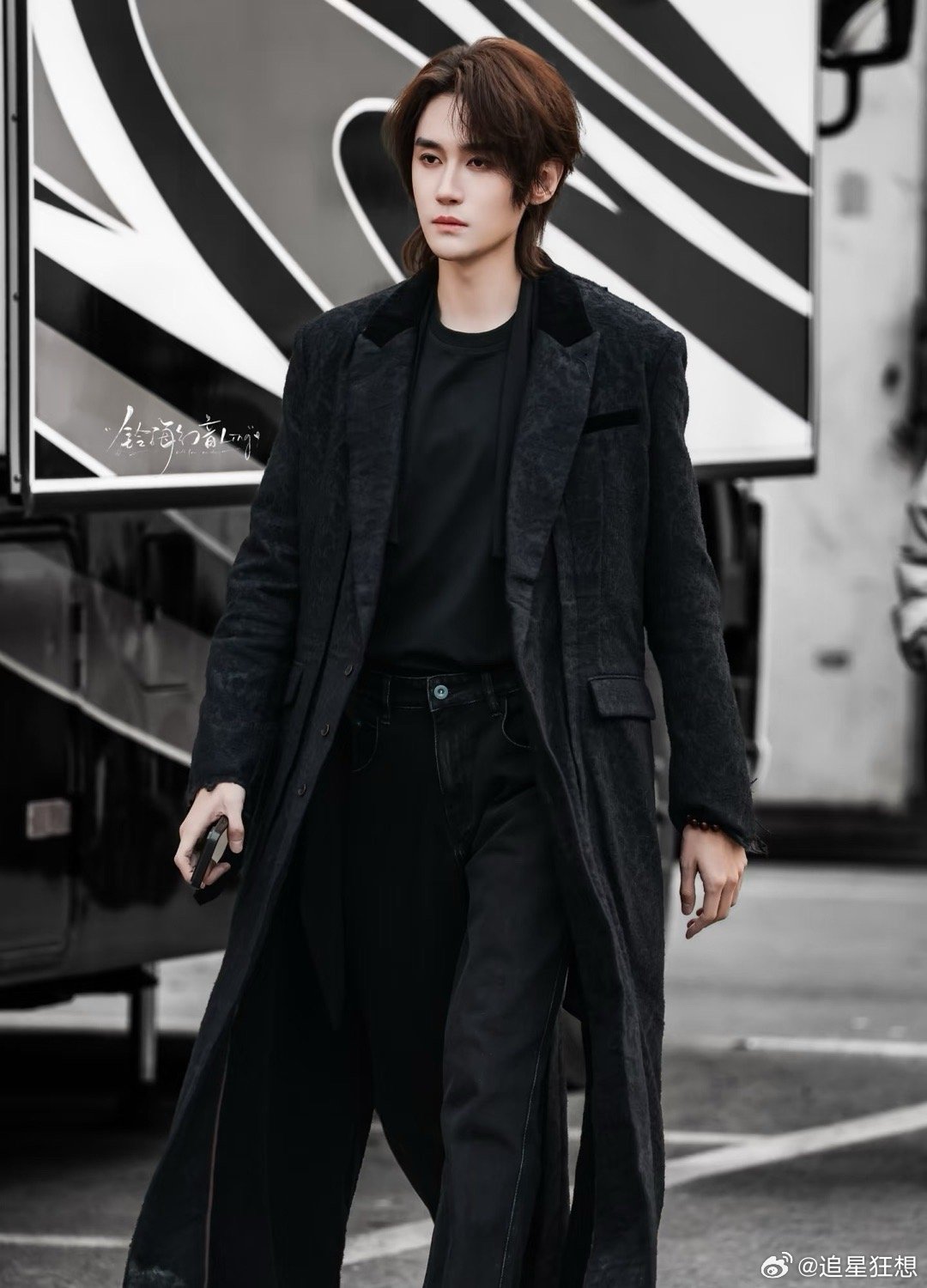 汪铎用作品说话，从《媚者无疆》到《ICE. Paper》，每一步都走得扎实。 