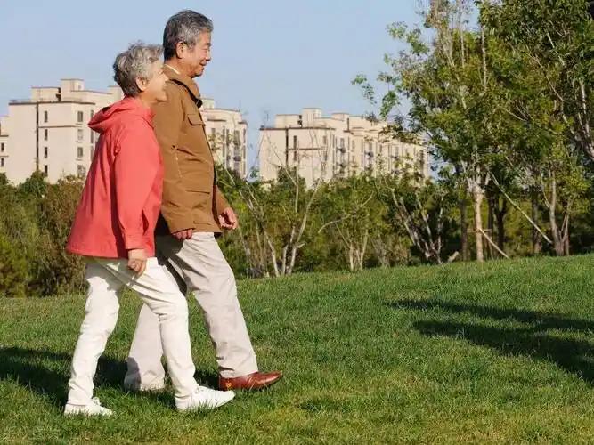 2026年养老金尚未公布，山东省退休职工，2025年年满70、75和80岁，还能