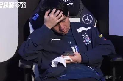 下个赛季，Gala何去何从？
LPL赛区持续低迷，很多战队已经放弃资金投入，开始