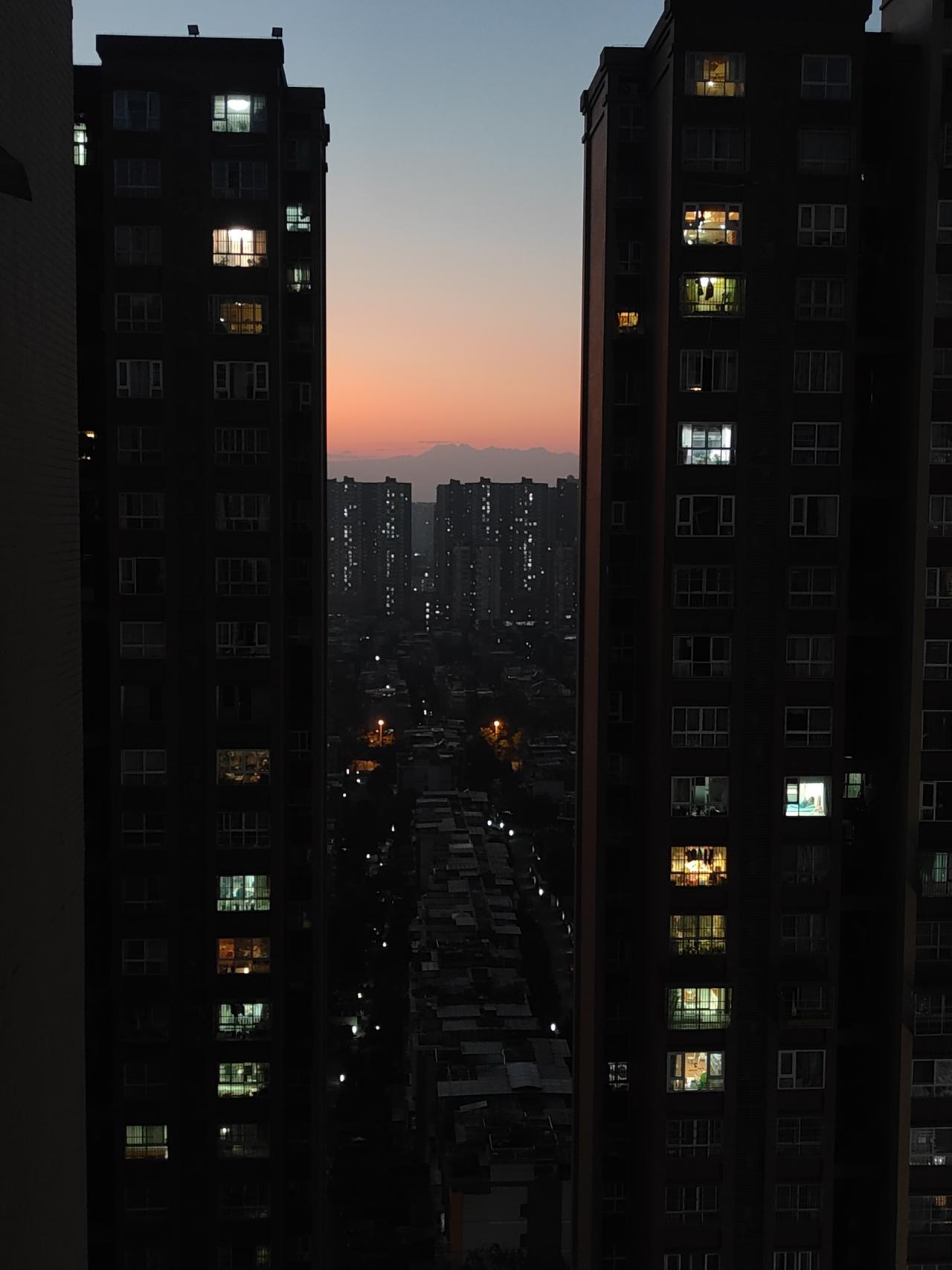 真佩服那些誓死不婚主义者
为了自己而活，为了自由而活……
但是真的当父母老去以后