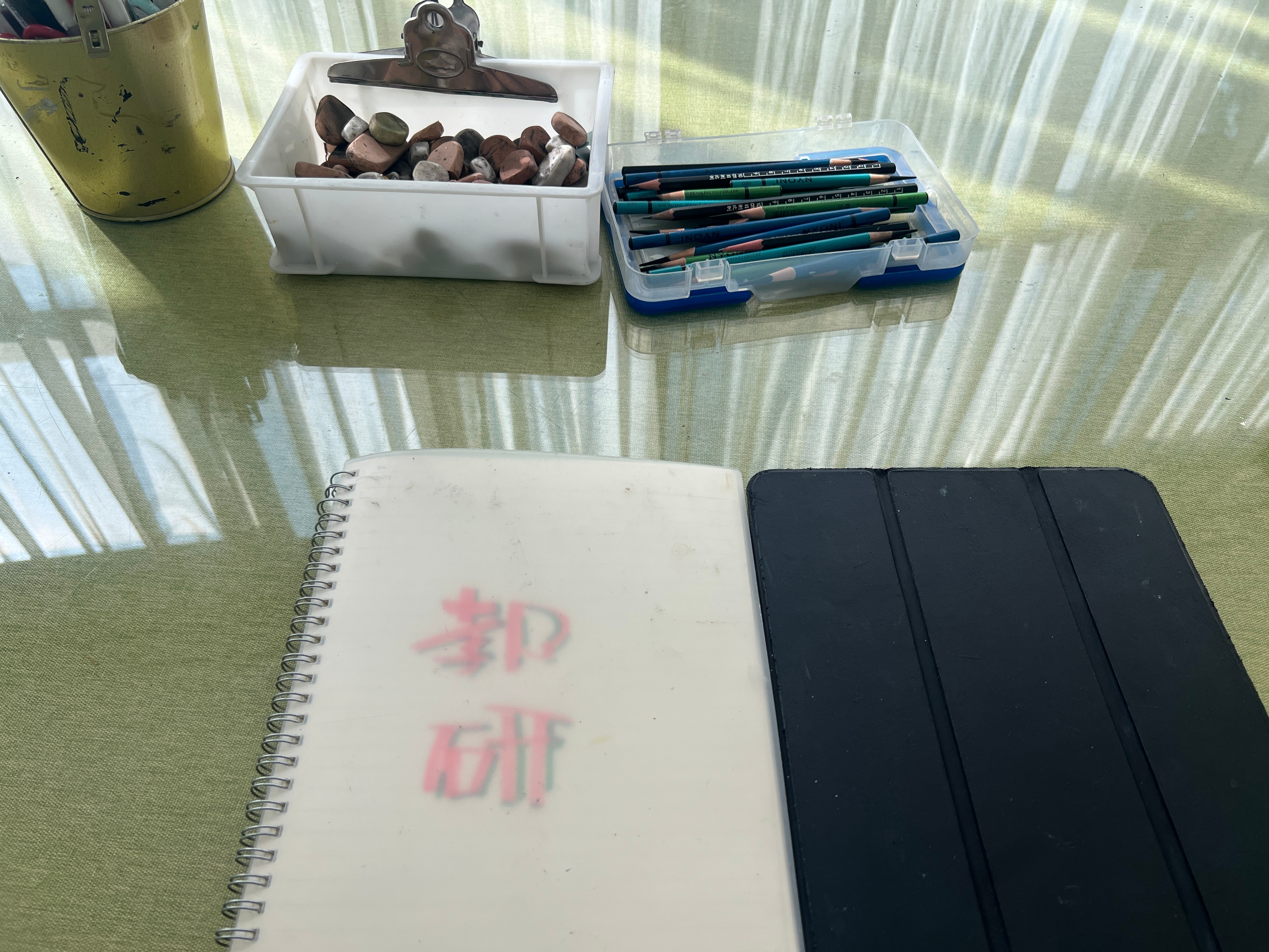 全公司只有一个人和放假有什么区别没有小刘的行程根本不想放假谁懂。就是很爱赚钱 