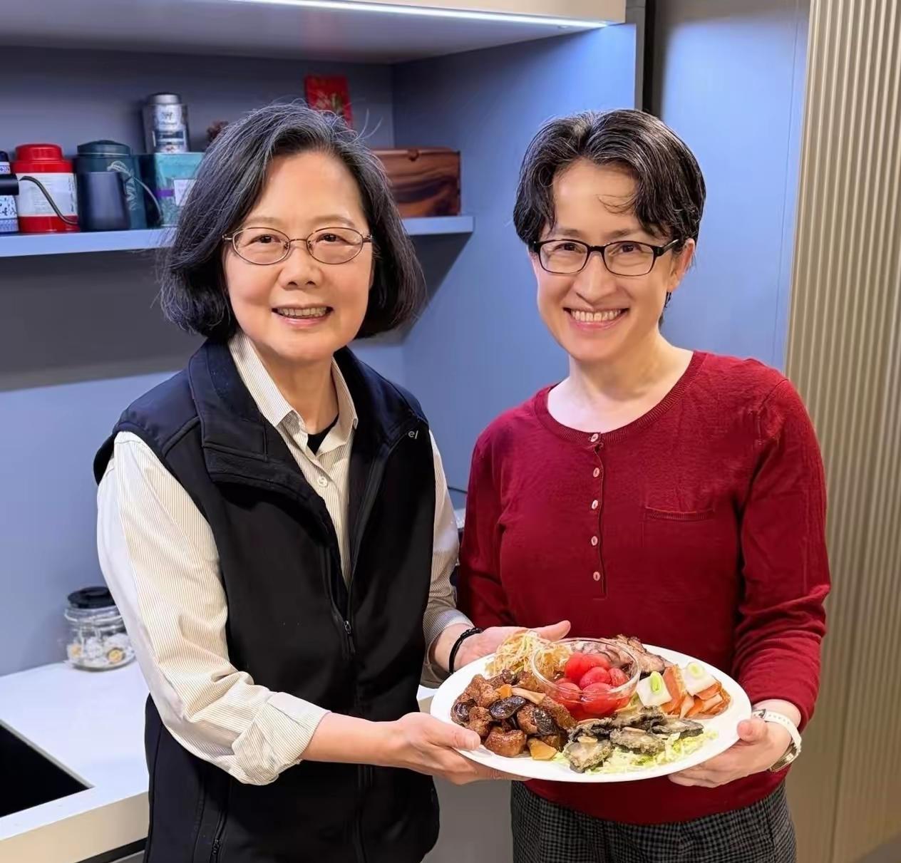 蔡英文与萧美琴，作为前台湾地区领导人与现职副领导人，两人都是不折不扣的“台独”分