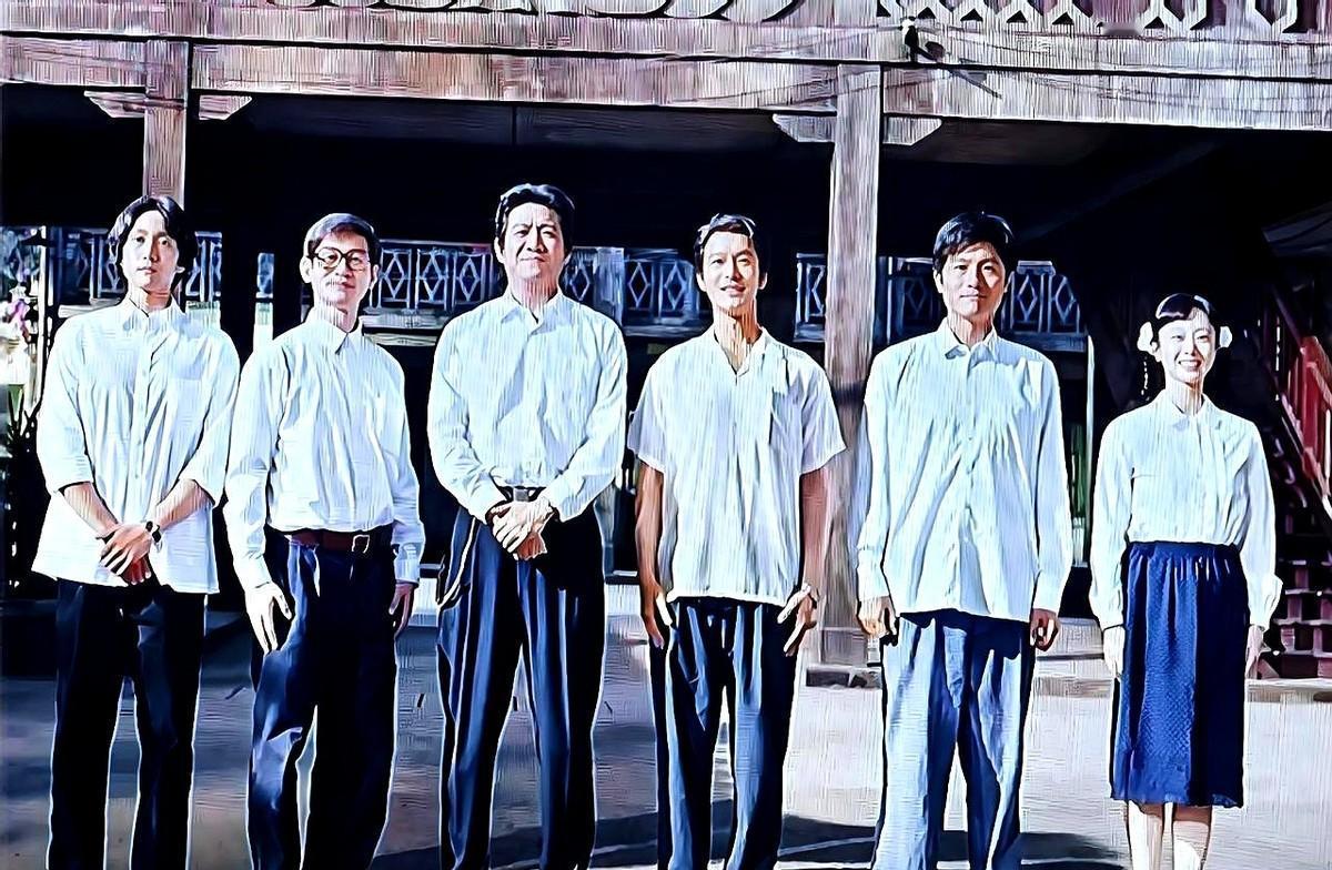 黄晓明终于不踮脚了  
站在179和183中间  
他第一次没去够那个数字  