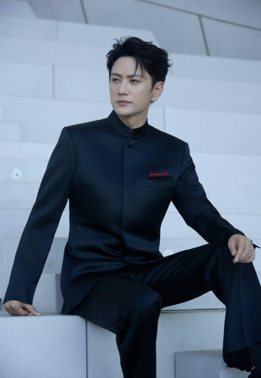 内娱出了一个可怕的演员，就是王仁君，
不是因为凭《知否》盛长柏、《香蜜》的水神圈