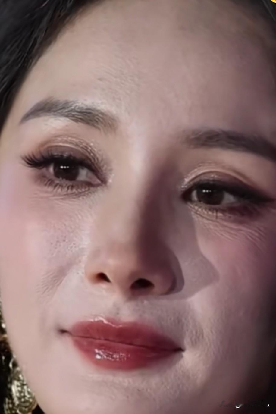 杨幂高清怼脸生图引热议，40岁这状态你打几分？


杨幂高清怼脸生图！无滤镜下卡