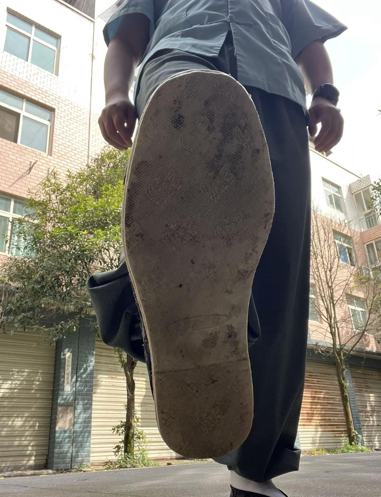 多说穿布鞋走远足底痛，而如今却想穿上丈量大地。布鞋圆口布鞋