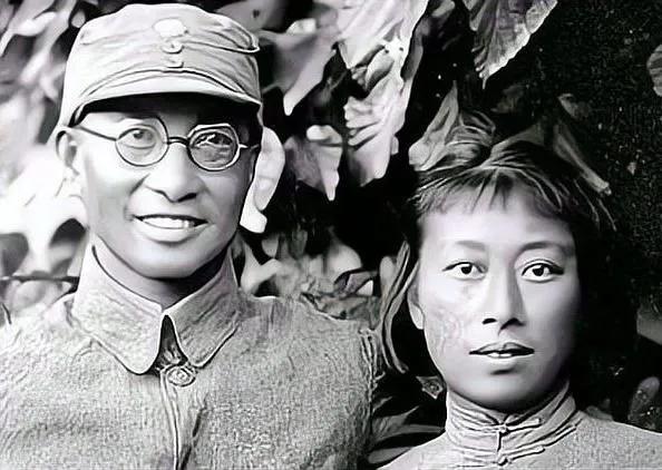 转型关头的思想淬炼——评陈赓一九三七年八月三十日日记。

1937年8月底，全面