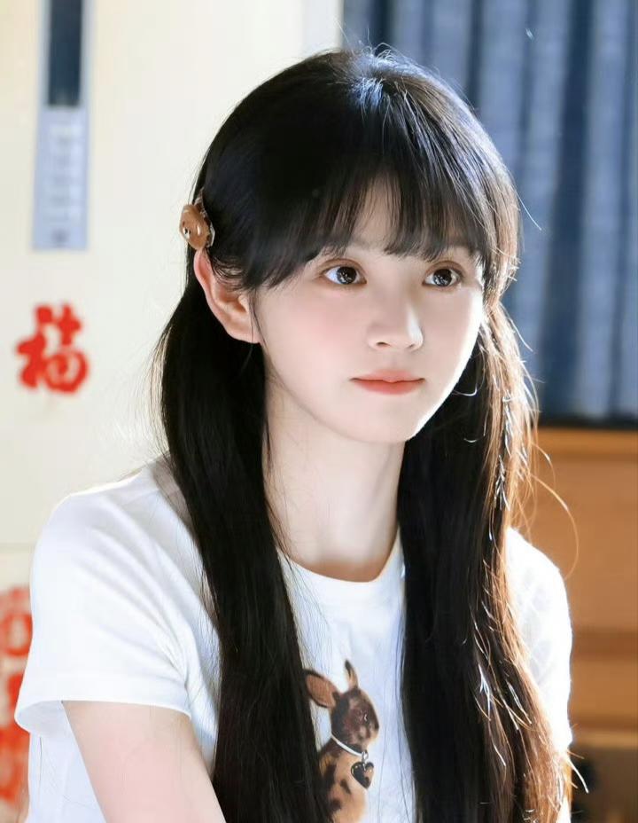 怀疑《天才女友》编剧没上过高中。女主林知夏是天才人设，语文考148勉强接受，全班