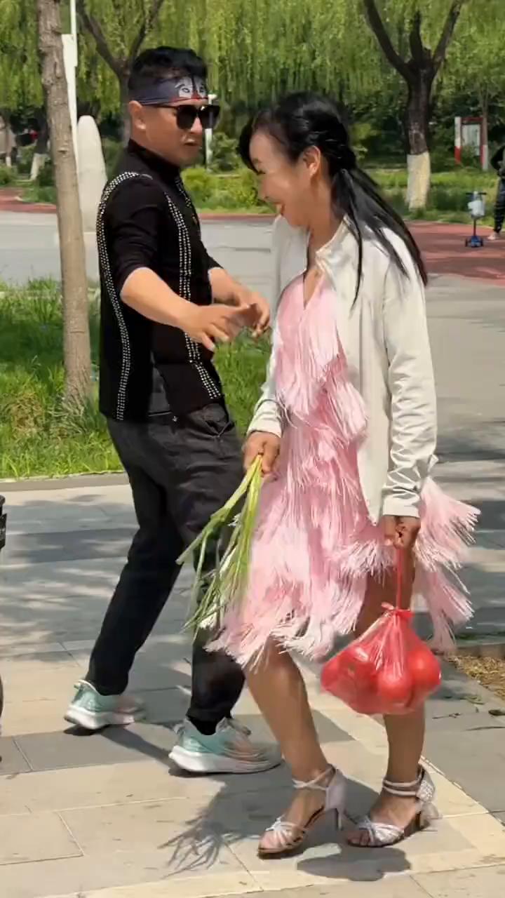你别笑。