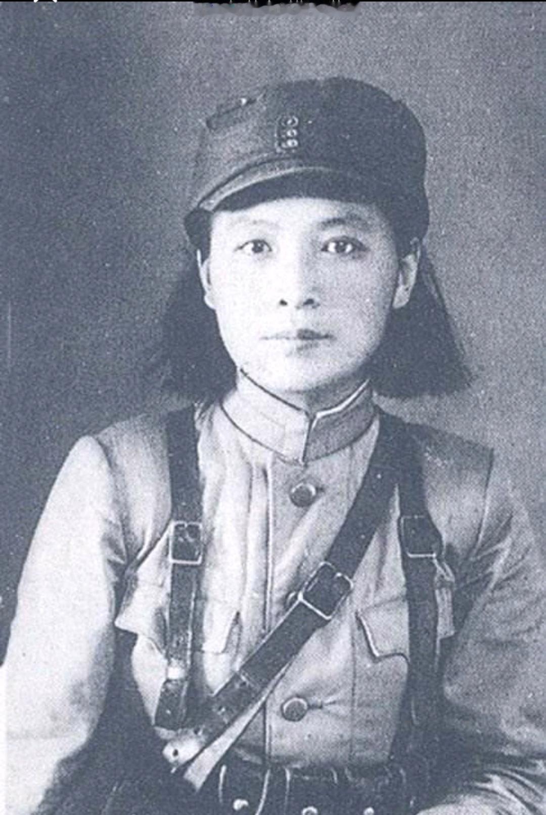 1948年，这位特工女王走进西柏坡，她拒绝了一切高位，只提了一个要求，此后三十年