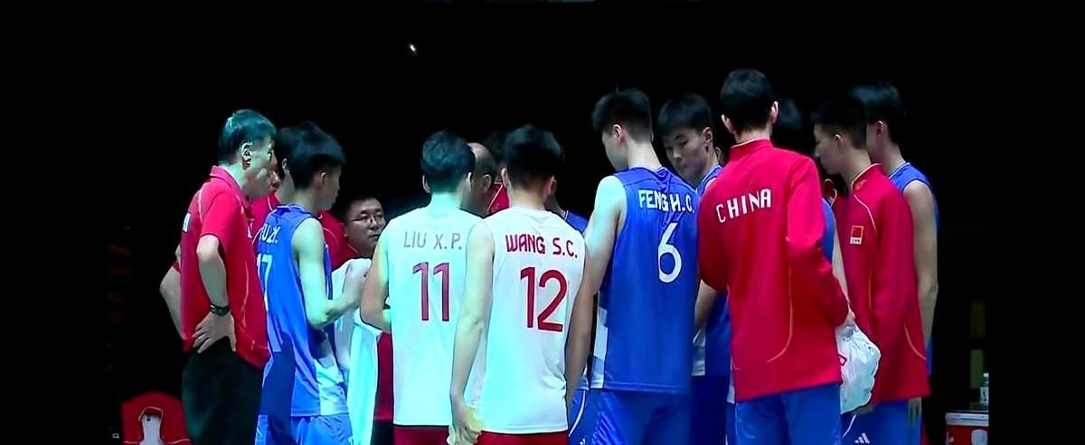 平均身高碾压对手，结果连输两局，这球看得憋屈。

U18男排亚锦赛碰上巴基斯坦，
