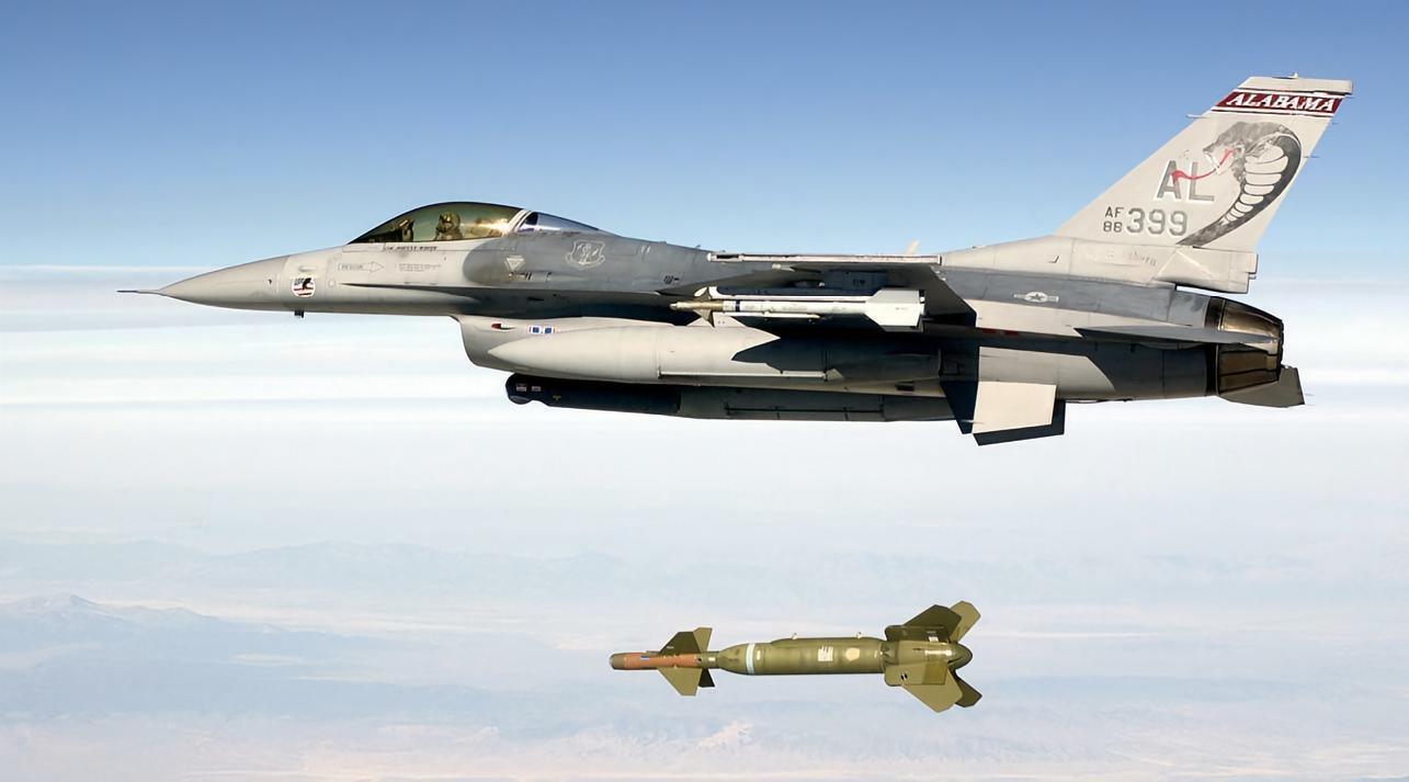 每天认识一件兵器 美国“铺路”激光制导炸弹“铺路”（Paveway）系列炸弹是美