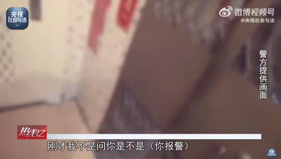七旬男子网恋“27岁女友”4年，宁愿自己挤沙发让女友表姐睡床，同住期间多次挨打！