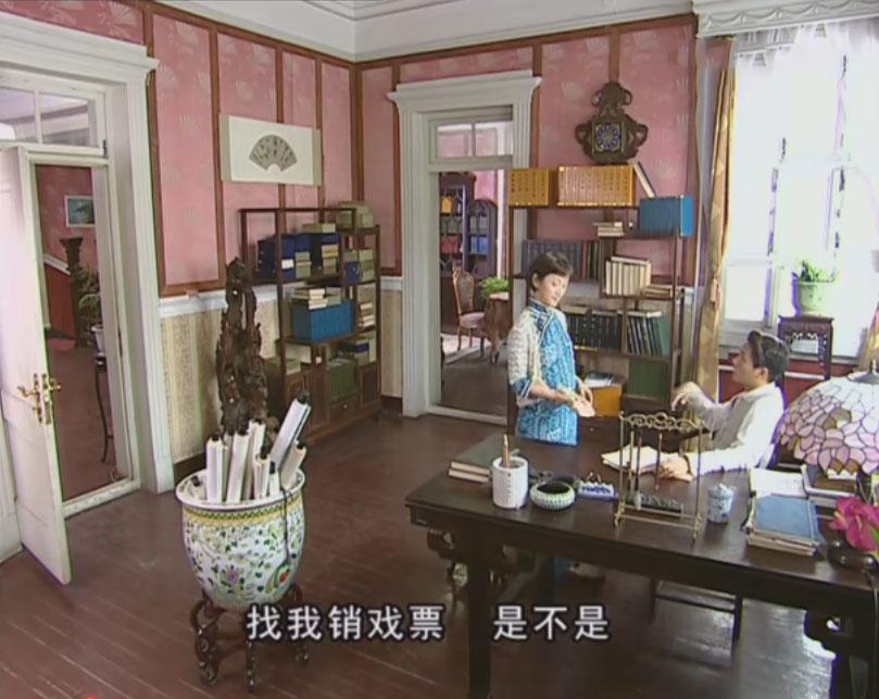 二嫂太喜欢杀熟了，金燕西已经明示不想帮忙销戏票，二嫂还要强塞给金燕西，碍于情面，