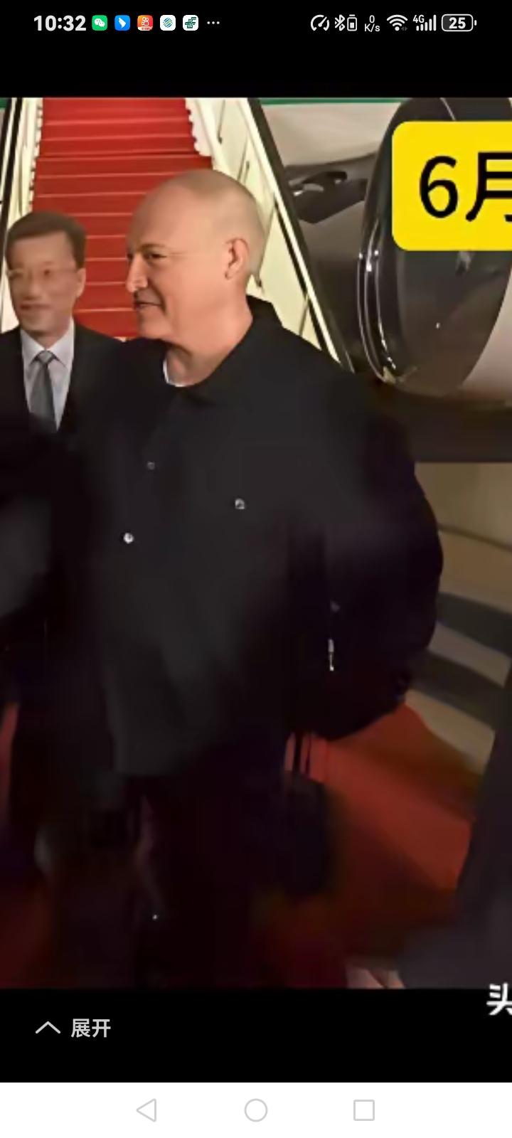 看到白俄罗斯总统卢卡申科刚刚会见了俄罗斯总统普京后，又到中国来了，我想应该是乌克