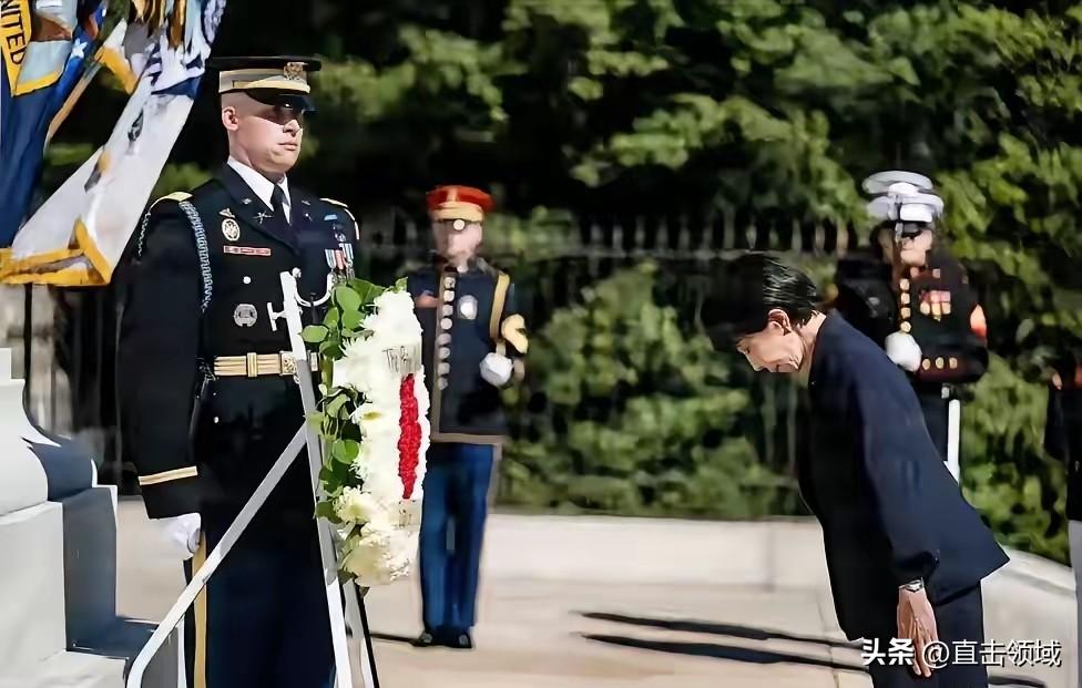 高市早苗这趟美国行真是把脸都丢到太平洋去了。3月20号她专门跑到阿灵顿国家公墓给
