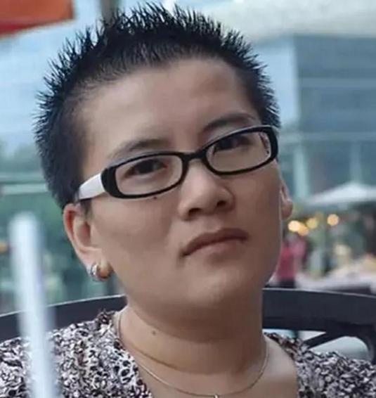 2005年，宁夏姑娘耿兰俊，做了国内首例“女变男”的手术，当男性器官被植入身体后