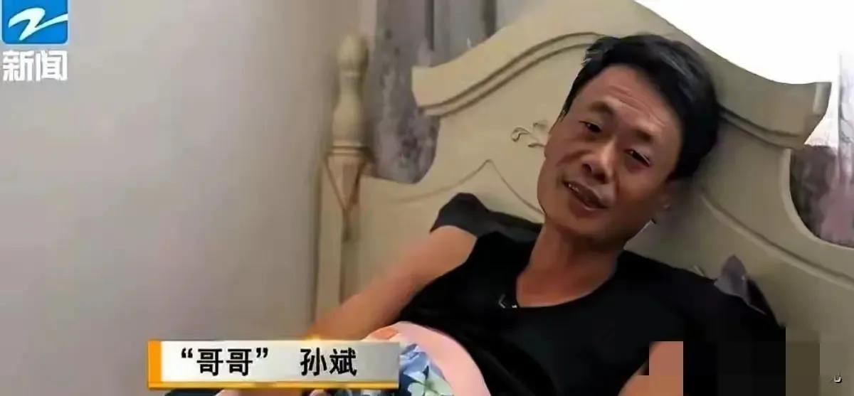 2009年，宁波一个18岁的小伙子走投无路，在公园长椅上睡了半个月，被一位陌生大