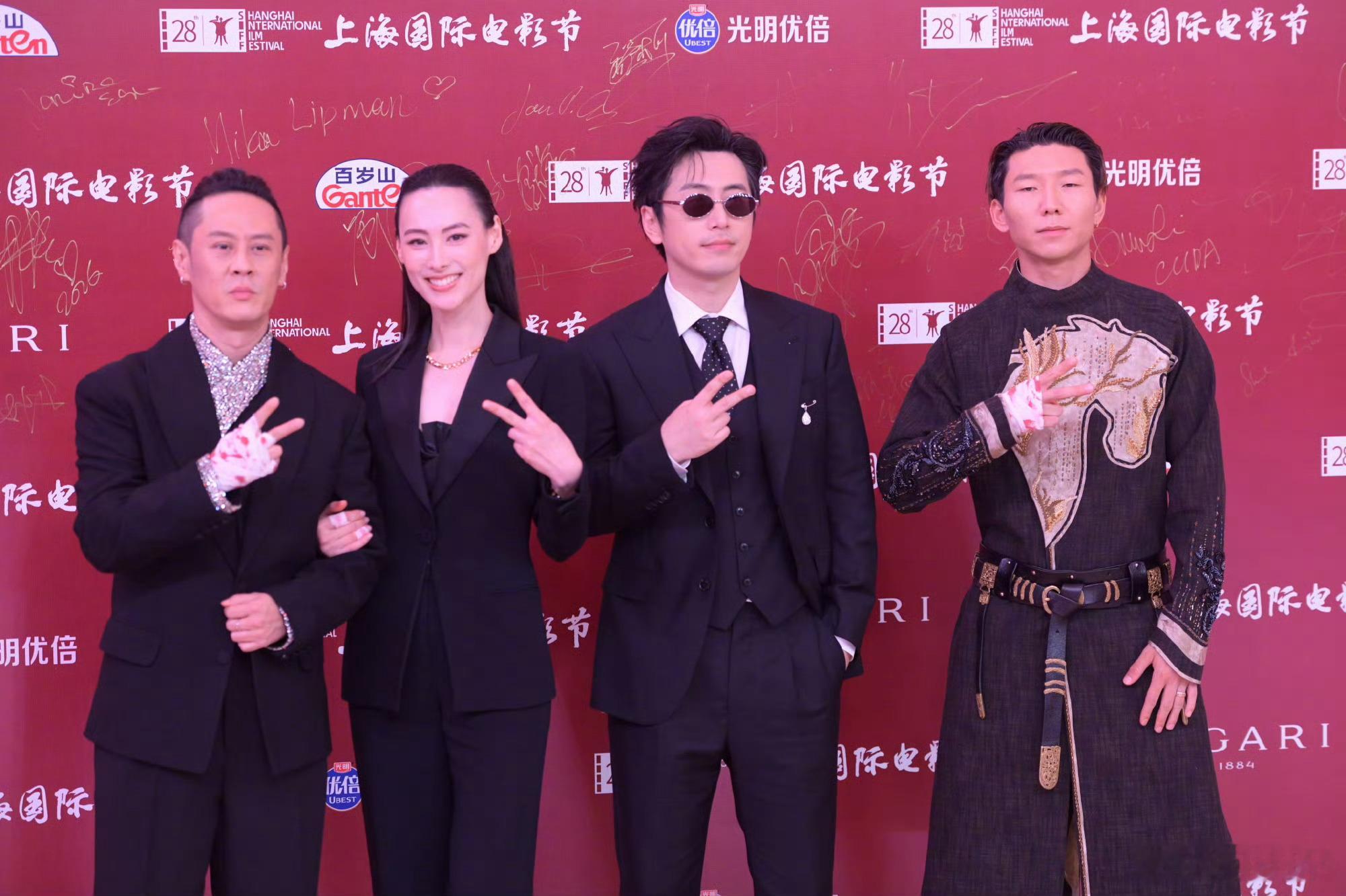 上海国际电影节电影《重生2》剧组：主持人问导演马浴柯为什么会选择“重生”这样的形