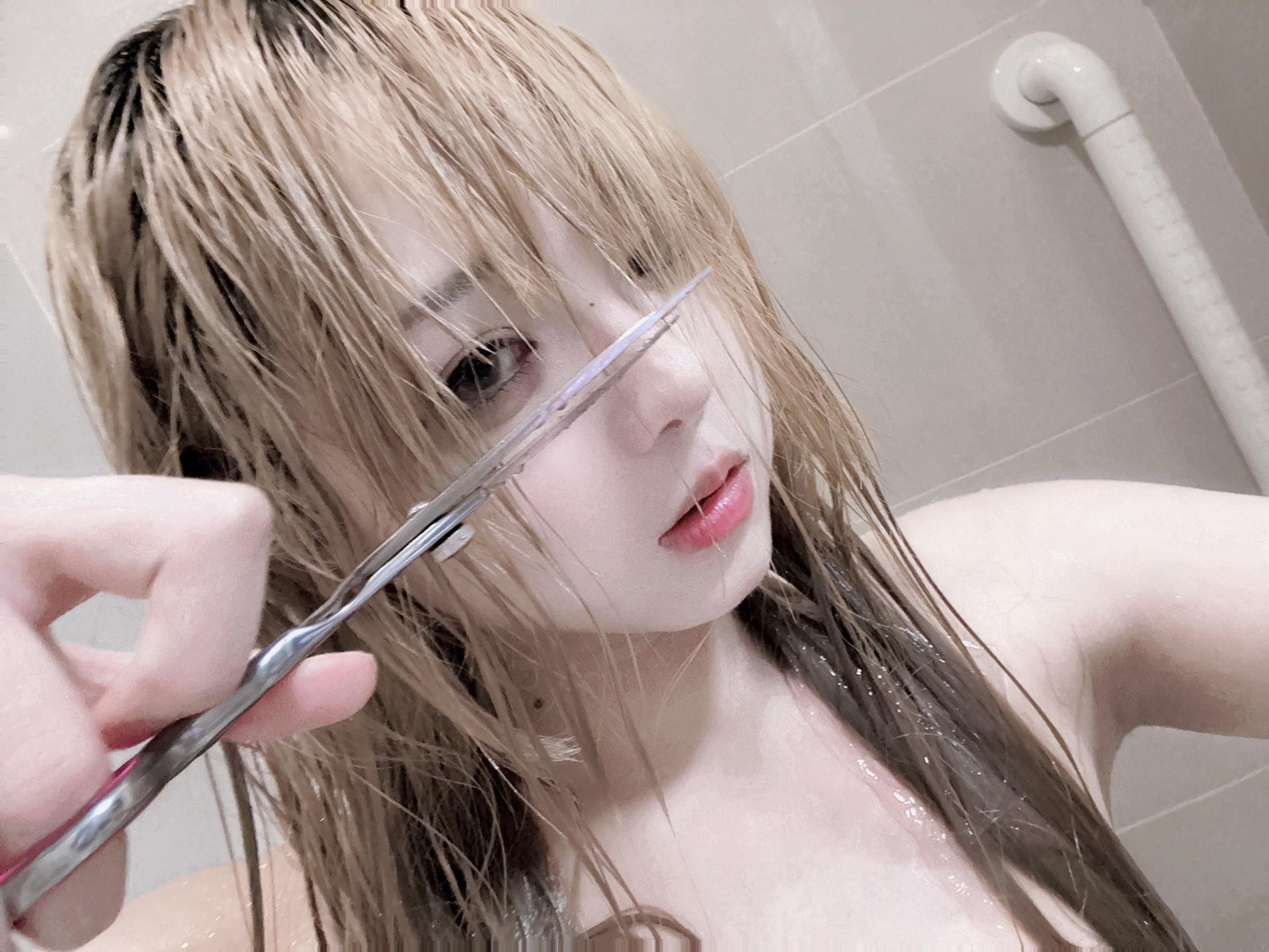 吃醋？你说笑了，我们不过是谈得不错聊得有缘，君子之交淡如水，谈何破防...