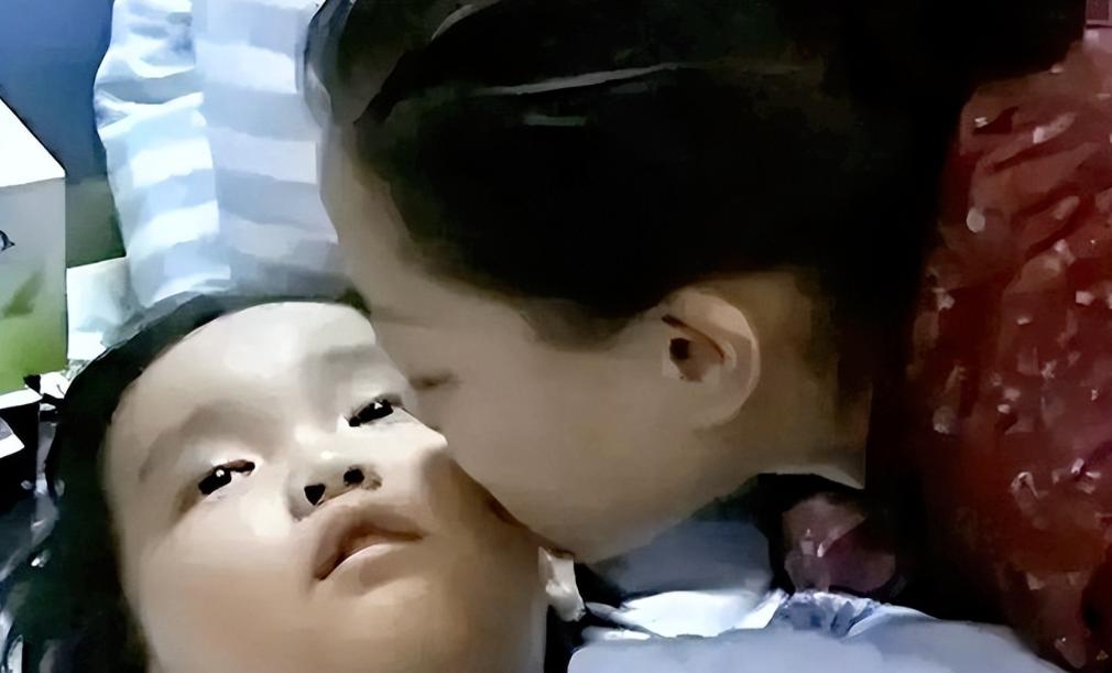 2014年，湖北周女士移植了自己7岁儿子的肾，最终重获新生，而她的儿子却离开了人