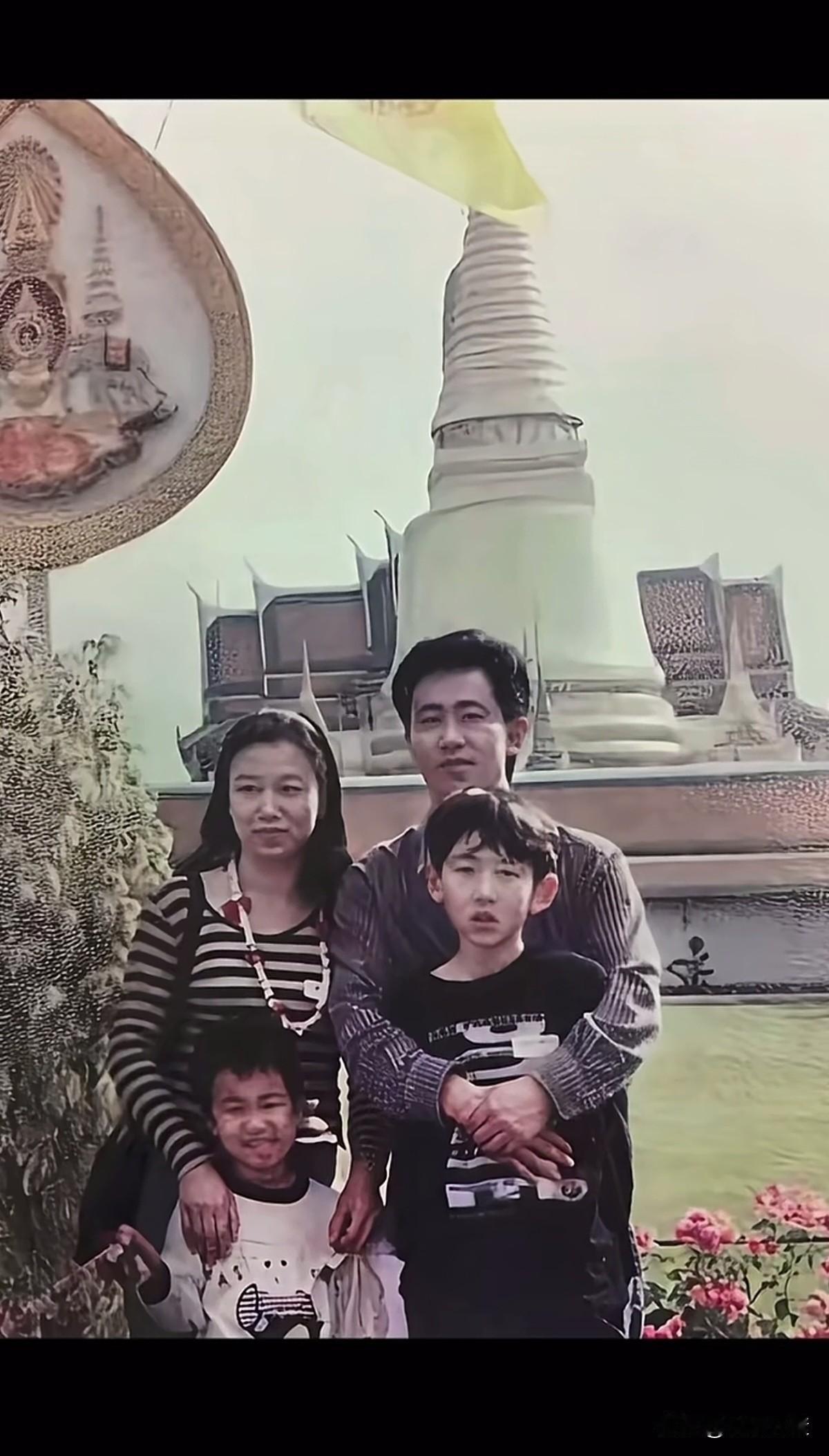人生短短几十年，
如白驹过隙，
功名利禄全是浮云，
你说他这辈子到底是值还是不值