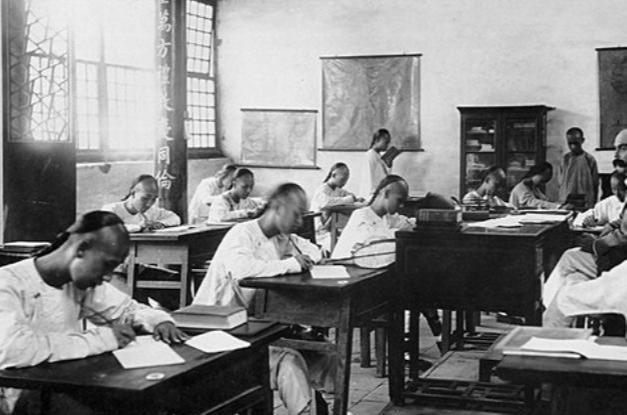 1904年，慈禧70岁大寿，章太炎登报对其破口大骂。慈禧勃然大怒，派人抓章太炎。