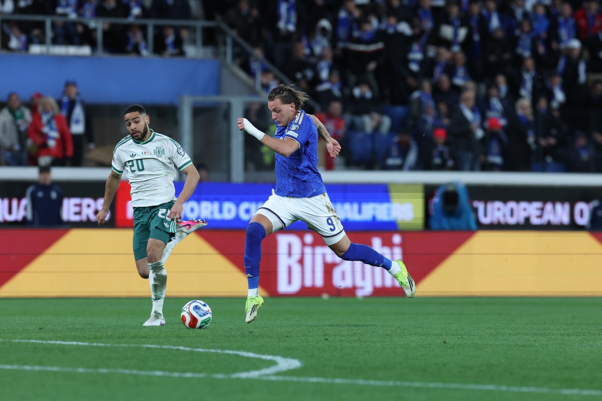 意大利在贝尔加莫2-0击败北爱尔兰，没那么担心对不对，托纳利和基恩进球。虽然在纽