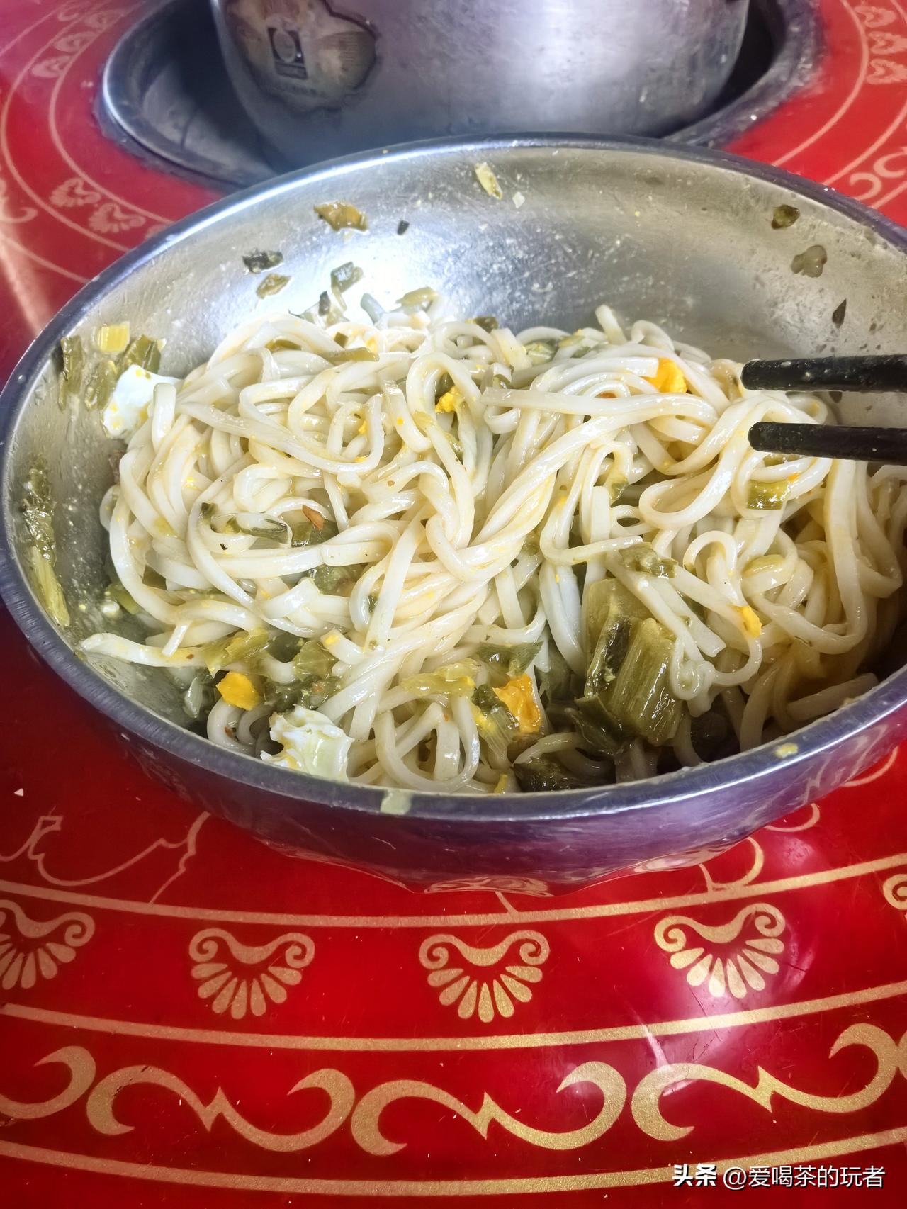 早上来一碗酸菜面，广元的特色，味道巴适。