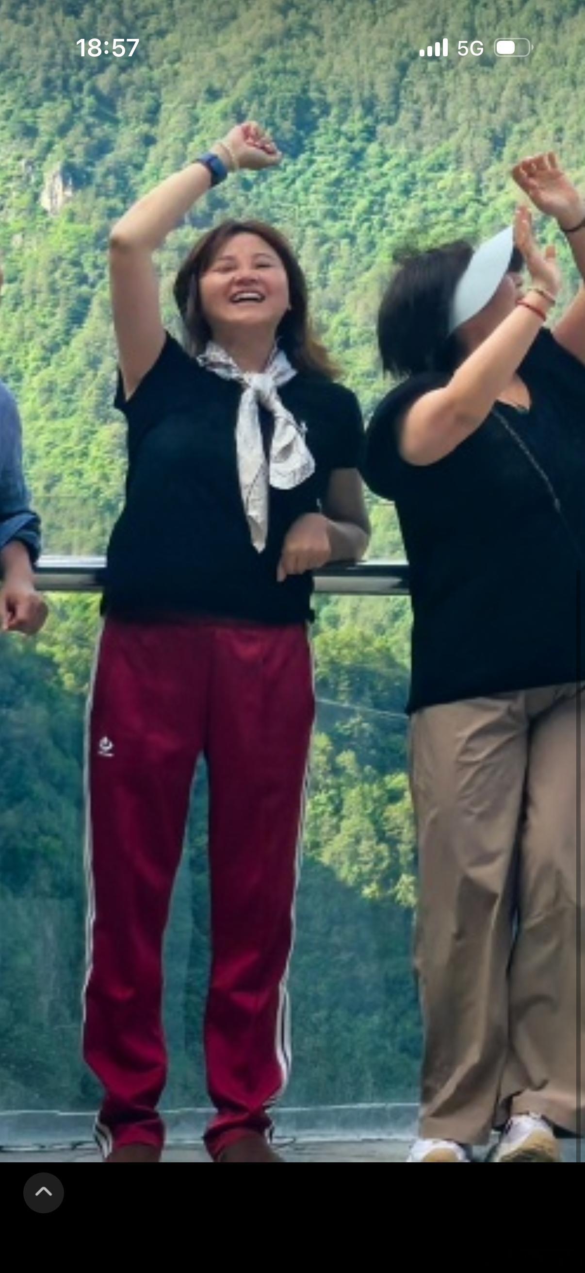 笑死老子了我就实话实说都不行吗？我说石大妈P图技术好也投诉我？？？ 