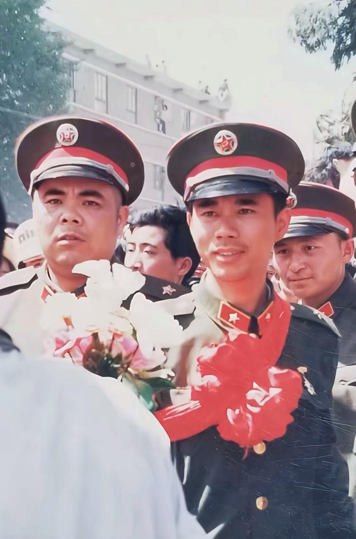 三十多年前时任，47军141师421团政委李秋城，参与并指挥了震惊中外的“北虎行