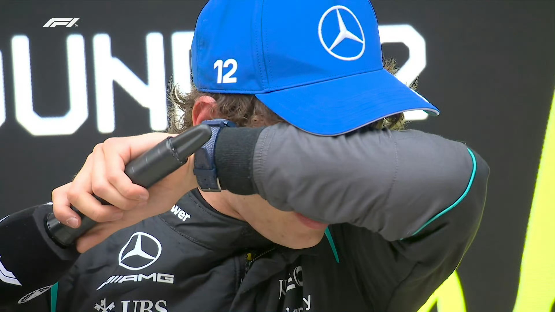 Kimi生涯第一个分站冠军，历史第二年轻，终于听到小孩哥释放情绪了。值得一提的是