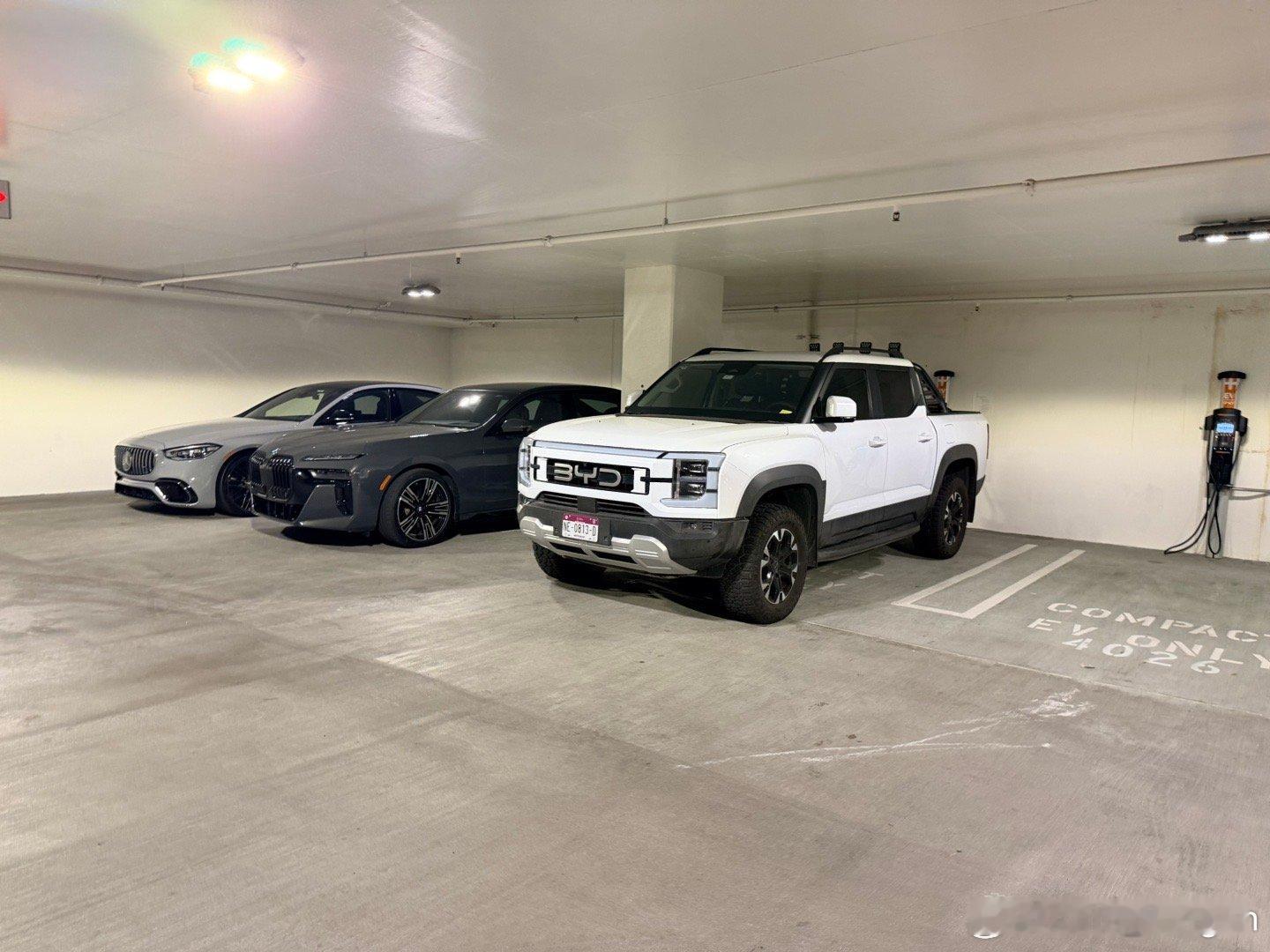 第一次在美国见到比亚迪。这款比亚迪鲨鱼Shark 在中国大陆居然买不到，听说在墨