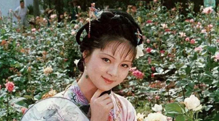 薛宝钗其实只是她的乳名，那么她真正的大名到底是什么呢？仔细一想令人不寒而栗！
乾